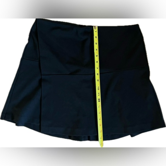 Thakoon black mini skirt with stretch, Zips in back. NWOT. Women’s size Large - Picture 3 of 7